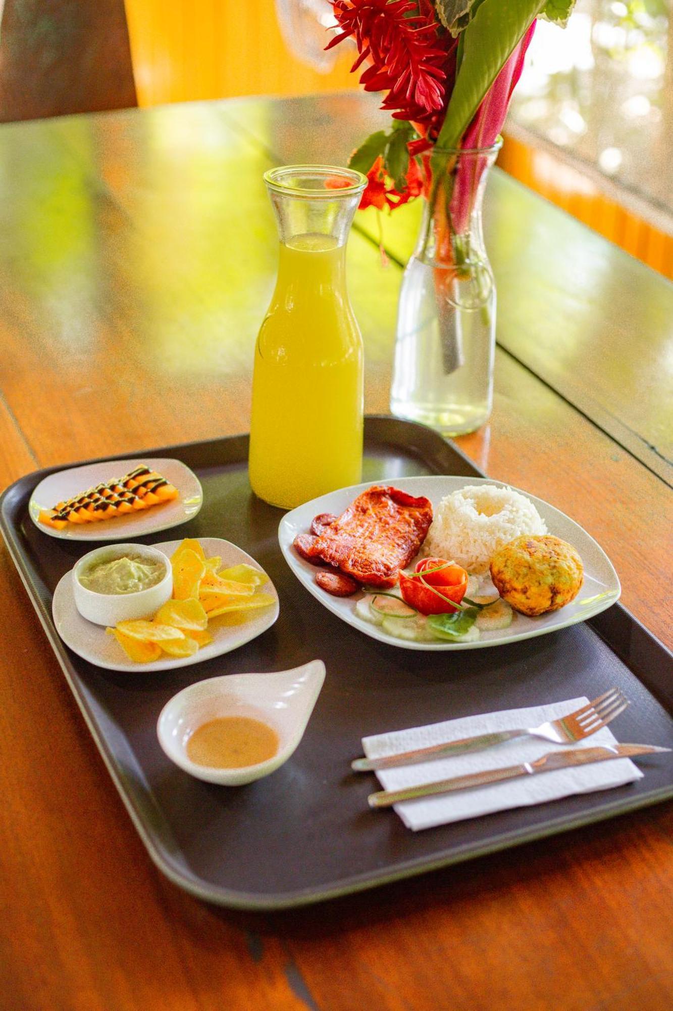 Tronco Tambopata Adventure Hotel ปูแอร์โต มัลโดนาโด ภายนอก รูปภาพ